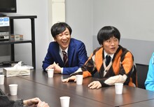 左から東京03飯塚、バカリズム。