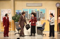 平川幸男が参加した吉本新喜劇の様子。