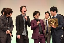 ぺこぱ（中央）