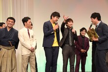 からし蓮根（中央）