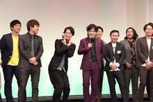 ぺこぱ（中央）