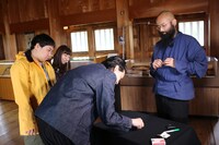 「霜降り明星のあてみなげ」より。(c)静岡朝日テレビ