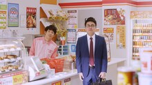 Indeedの新CM「コンビニ」編（銀シャリバージョン）より。