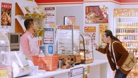 Indeedの新CM「コンビニ」編（笑い飯バージョン）より。