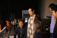 CM撮影中の笑い飯。