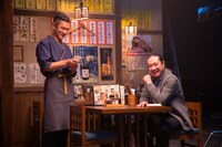 CM撮影中の笑い飯。