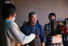 CM撮影中の野性爆弾。