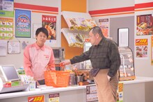 CM撮影中の野性爆弾。