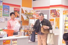 CM撮影中の野性爆弾。