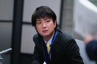 上地雄輔演じる優柔不断な先輩ベッショ。