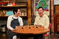 （左から）NON STYLE石田、ナインティナイン岡村。