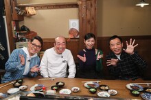 「伝説の母ちゃん」に出演する（左から）ナイツ土屋、志村けん、黒木瞳、ナイツ塙。