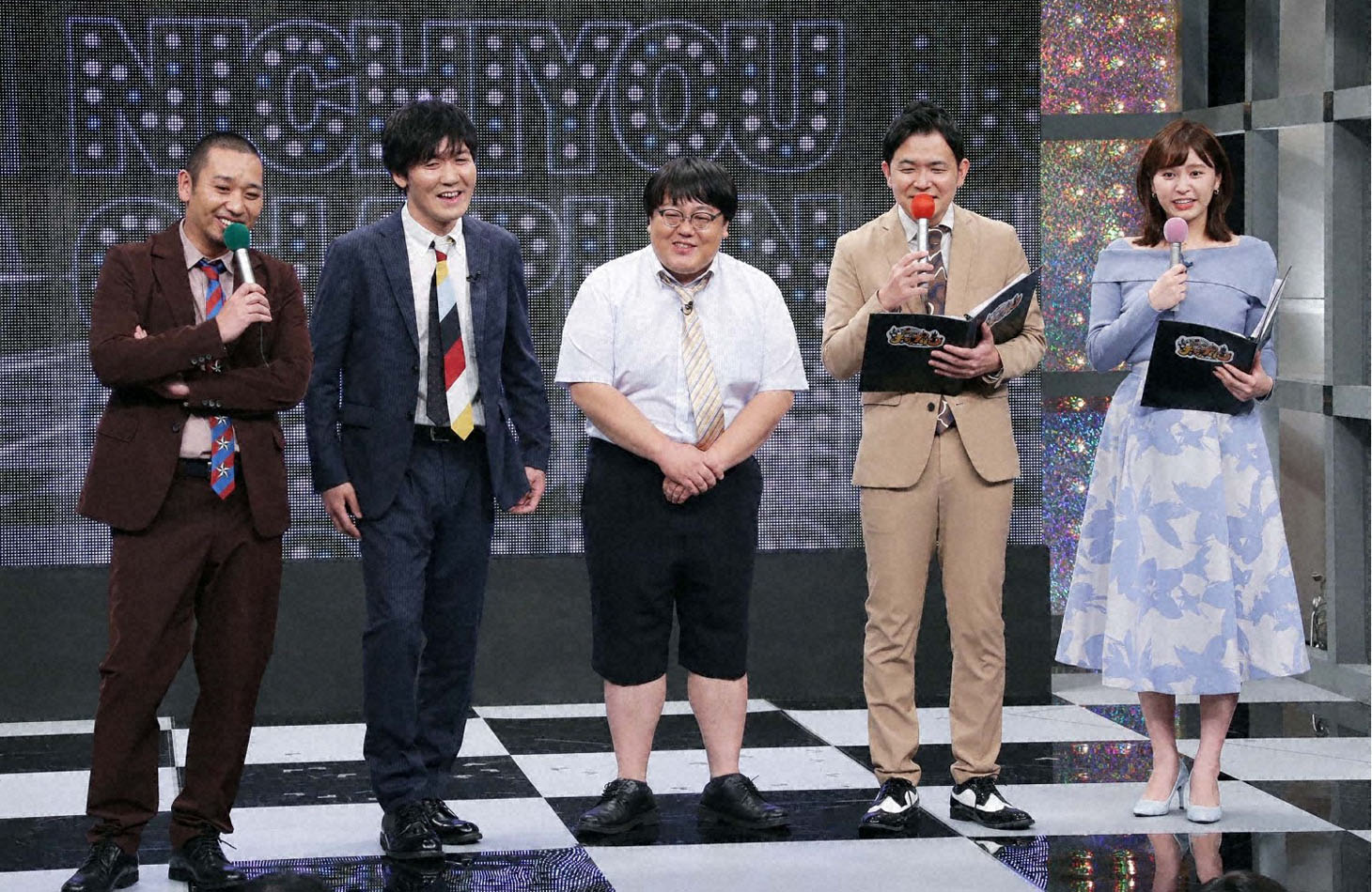 千鳥らと話すタイムマシーン3号。