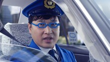 南海キャンディーズ山里扮するタクシー運転手。