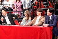 （左から）くりぃむしちゅー有田、池田美優、陣内智則、平成ノブシコブシ吉村。