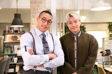 左から白井役の関口メンディー、周防ひろ美の夫・克也役の小森隼。