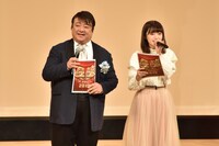 MCの（左から）彦摩呂、中井りか。