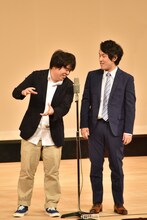 ファイナルでネタを披露する宮下草薙。