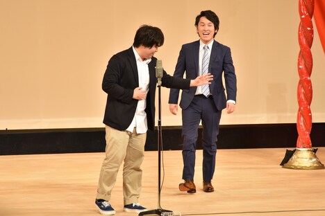 ファイナルでネタを披露する宮下草薙。