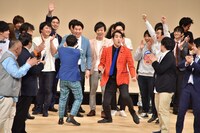 さすらいラビーが優勝を喜ぶワンシーン。