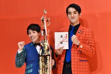 「月笑」クライマックスシリーズで初優勝した、さすらいラビー。左から宇野と中田。