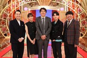 「土曜プレミアム『ザ・細かすぎて伝わらないモノマネ』」に出演する(左から)バナナマン設楽、川口春奈、石橋貴明、吉沢亮、バナナマン日村。(c)フジテレビ