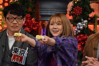 左からずん飯尾、村重杏奈。(c)読売テレビ