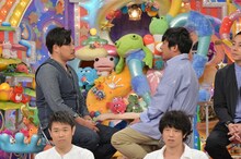 「アメトーーク！」の「もっとやれるはずだったのに…2019反省会」に出演するアルコ＆ピース（後列）ら。(c)テレビ朝日