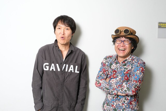 千原ジュニア（左）と倉本美津留（右）。