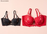 フォーリンラブ・バービーとピーチ・ジョンのコラボ下着「クイーンブラ」。