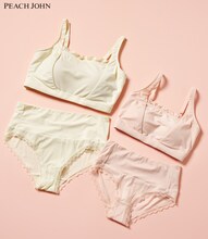 フォーリンラブ・バービーとピーチ・ジョンのコラボ下着「ワナビーノンワイヤーブラトップ」「ワナビーパンティ」。