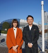 左から佐藤栞里、有吉弘行。(c)日本テレビ