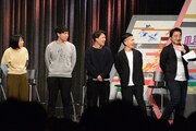左から西井舞氏、中辻裕己氏、ジャングルポケット。