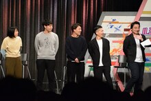 左から西井舞氏、中辻裕己氏、ジャングルポケット。