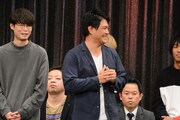 優勝して喜ぶ天竺鼠・瀬下。