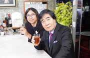 （手前から）村西とおる、ふかわりょう。