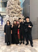 左から海原やすよ ともこ、令和喜多みな実。