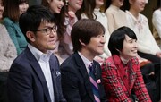 左から土田晃之、内村光良、ハリセンボンはるか。