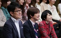 左から土田晃之、内村光良、ハリセンボンはるか。