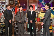 左からヒロミ、神木隆之介、中村倫也、フットボールアワー後藤。(c)日本テレビ