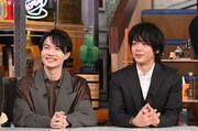 左から神木隆之介、中村倫也。(c)日本テレビ