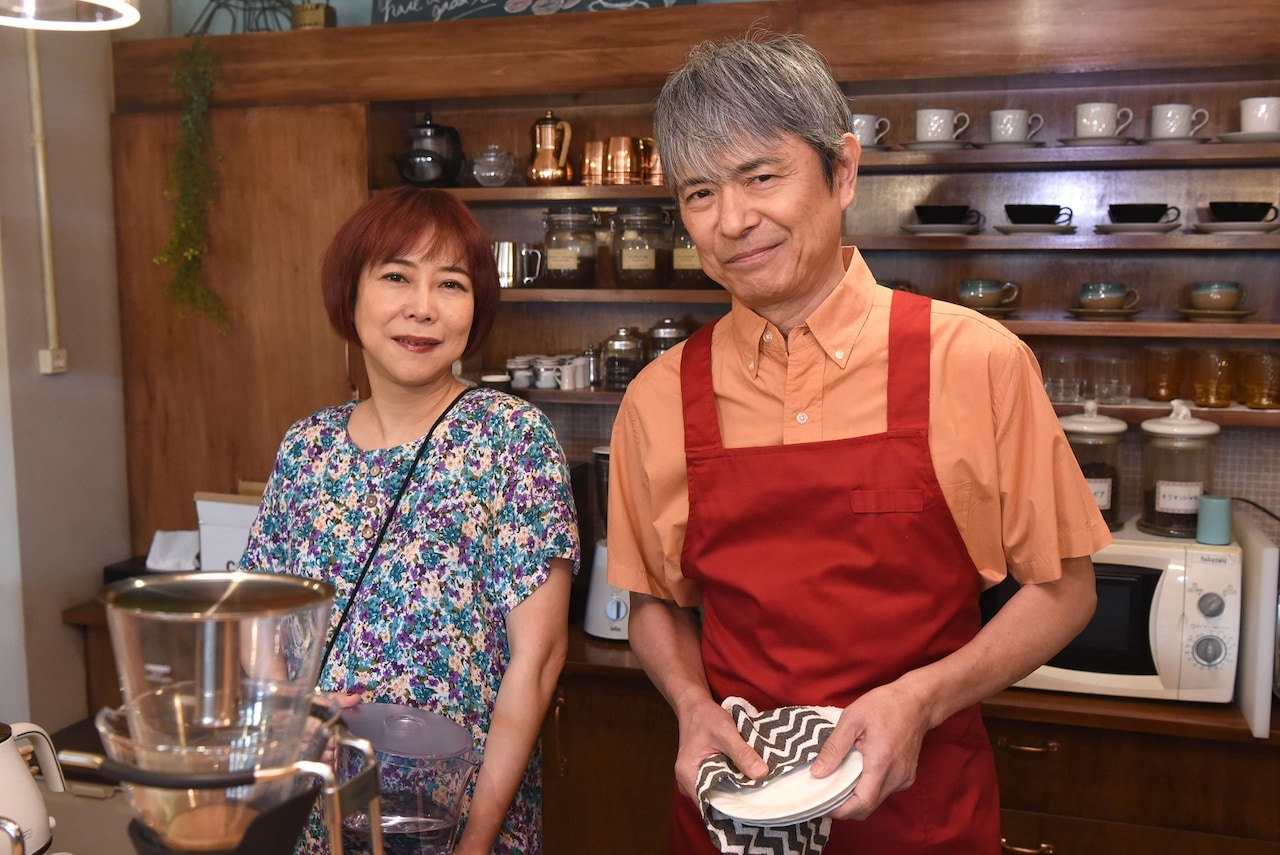 左から椿鬼奴、升毅。(c)日本テレビ