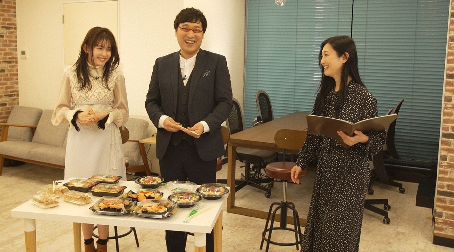 「山里＆壇蜜のケーザイ金言」に出演する（左から）久間田琳加、南海キャンディーズ山里、壇蜜。(c)BS朝日