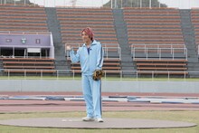 「ピッチングサバイバル」に臨む、EXIT兼近。 (c)テレビ朝日