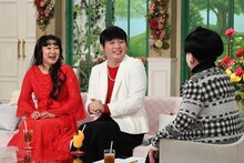 （左から）みはる、Mr.シャチホコ、黒柳徹子。(c)テレビ朝日