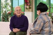 「徹子の部屋」に出演する小堺一機と黒柳徹子（右）。(c)テレビ朝日