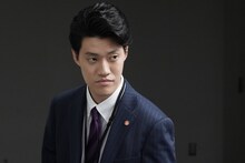 ドラマ「絶対零度～未然犯罪潜入捜査～」に出演する霜降り明星・粗品。(c)フジテレビ