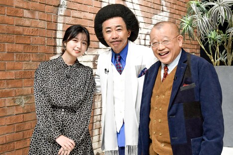 （左から）上白石萌歌、木梨憲武、笑福亭鶴瓶。(c)TBS