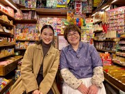 左から蒼井優、ハリセンボン春菜。(c)日本テレビ