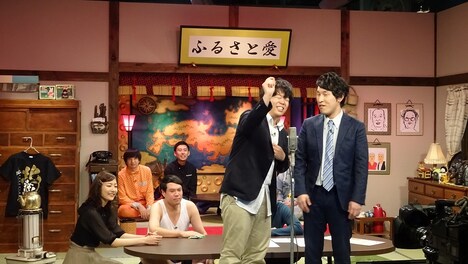 宮下草薙が漫才を披露するワンシーン。(c)HBC